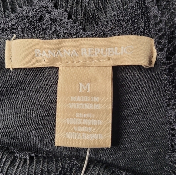 BANANA Republic Black Sleeveless Lace Dressy Top. - Picture 7 of 11
